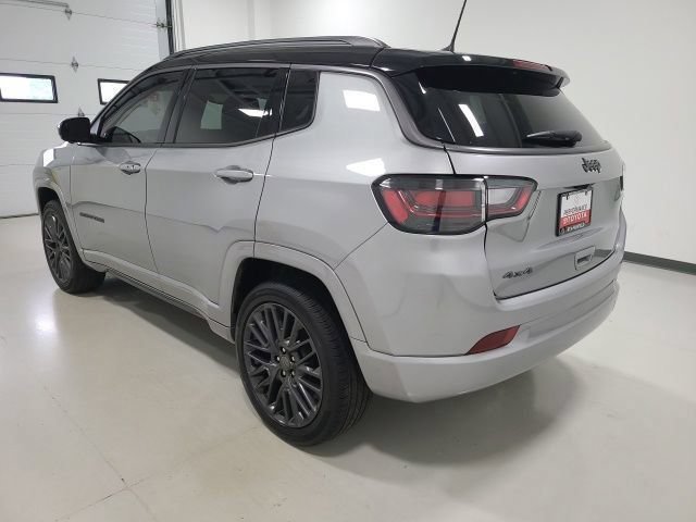 Used 2022 Billet Silver Metallic Clearcoat Jeep High Altitude image 9