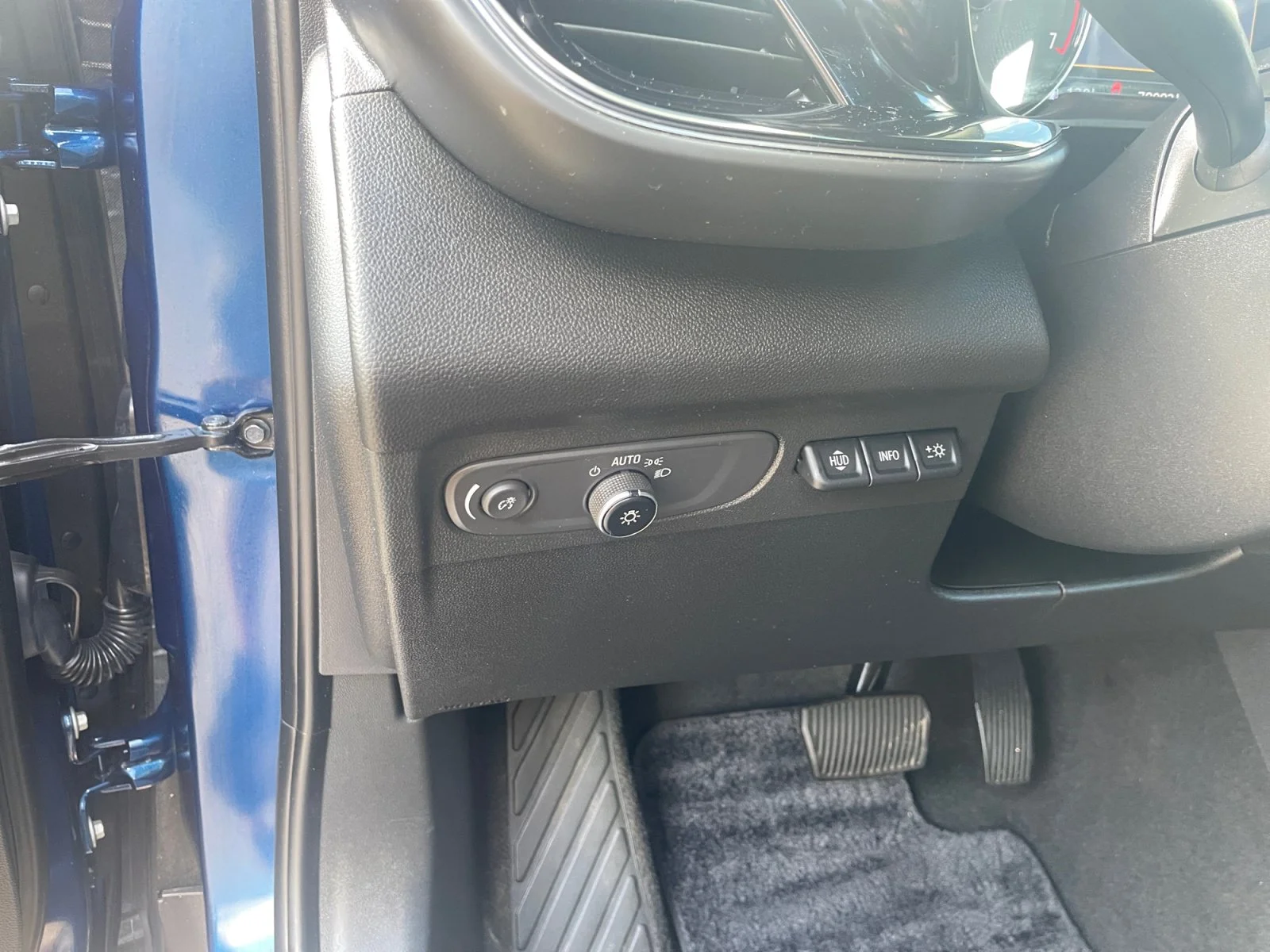 Used 2023 Blue Buick Avenir AWD image 16