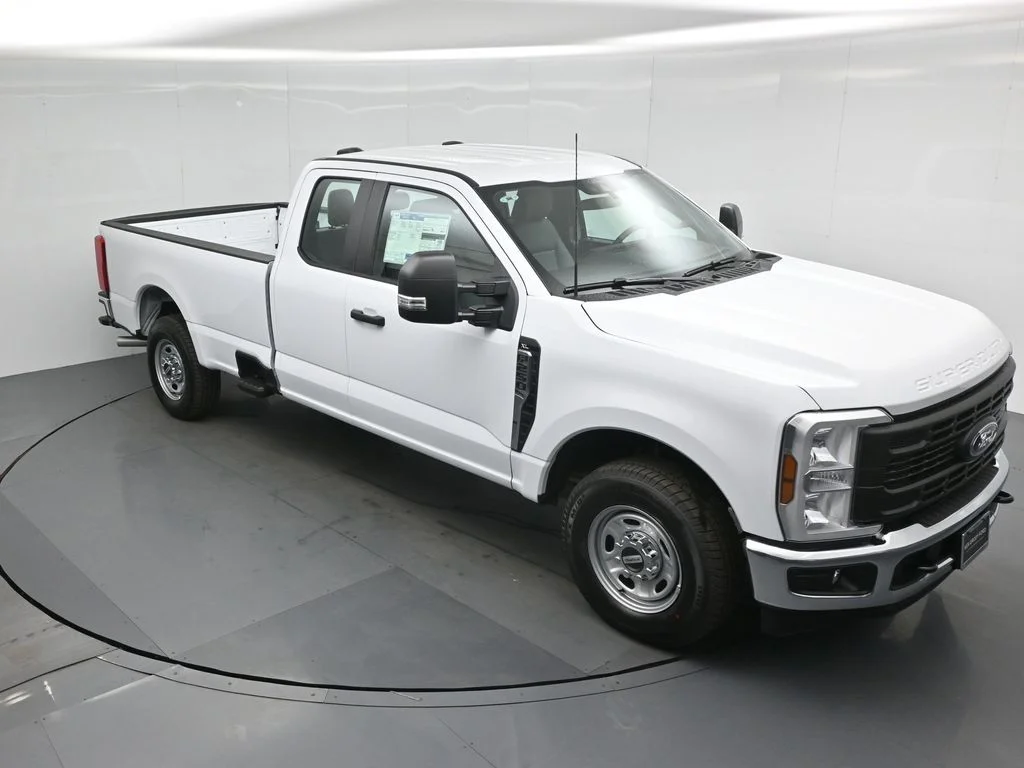 New 2026 Oxford White Ford XL image 31