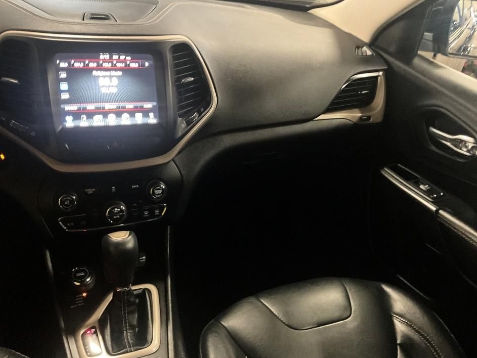 Used 2017 Black Jeep Limited image 22