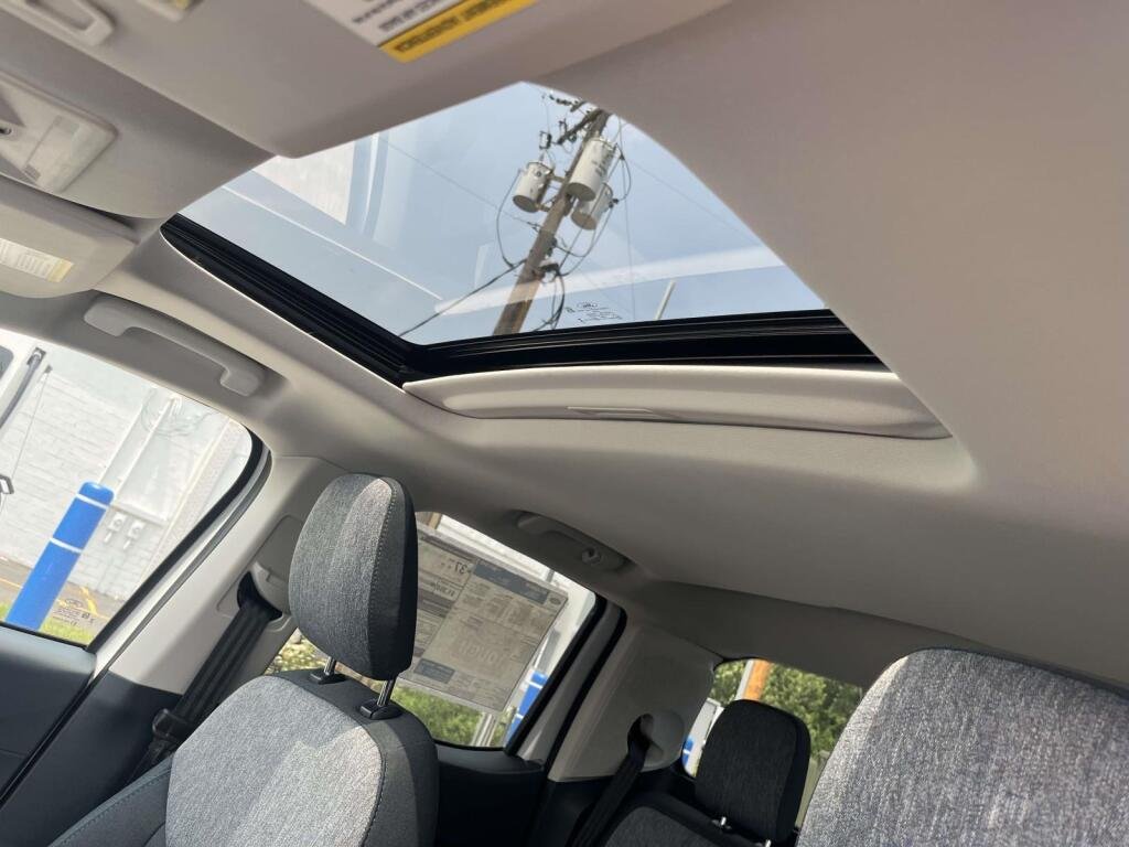 New 2026 Oxford White Ford XLT image 5