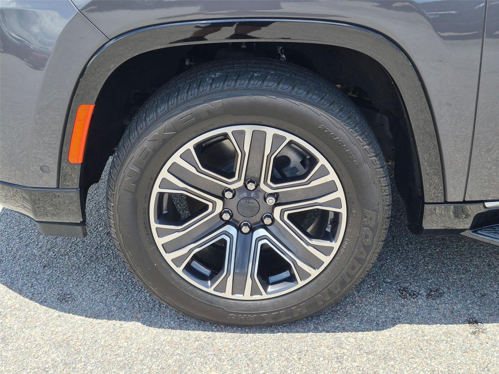 Used 2023 Baltic Gray Metallic Clearcoat Jeep Series II image 10
