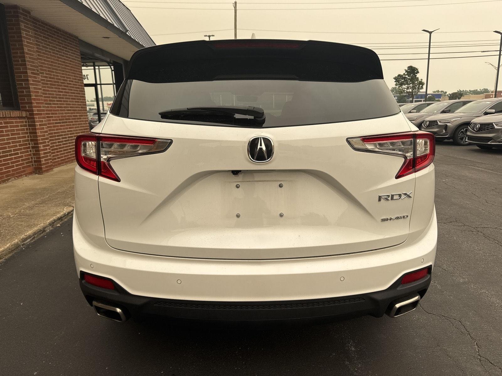 Used 2024 Platinum White Pearl Acura w/Technology Package image 5