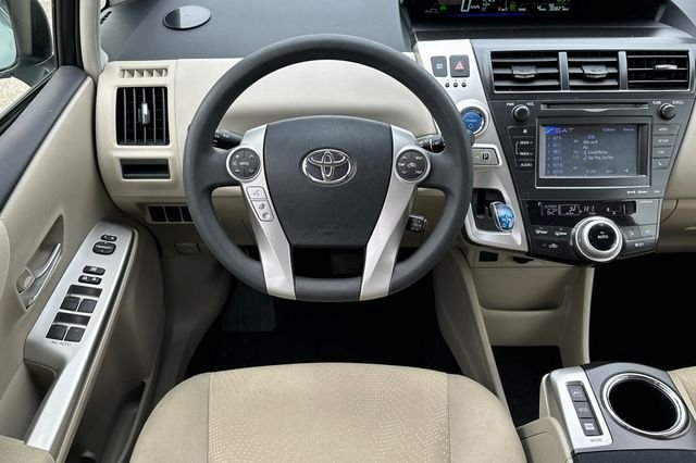 Used 2014 Beige Toyota Three image 17