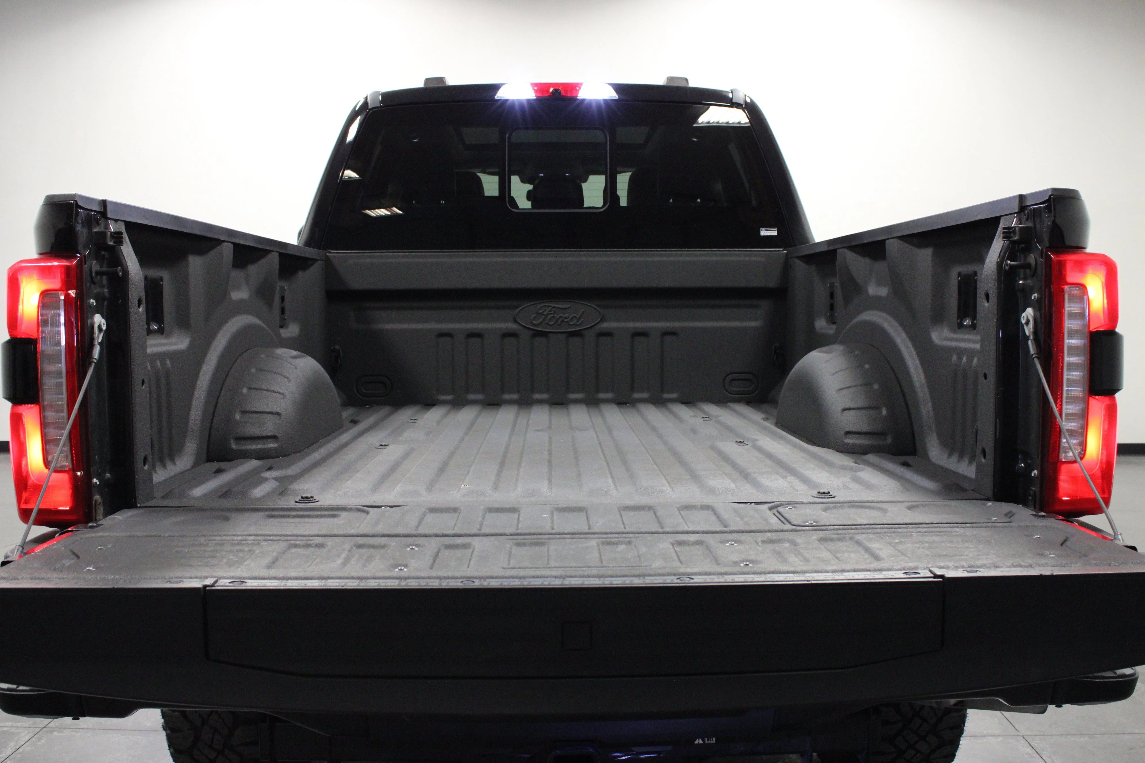 Used 2024 Agate Black Metallic Ford LARIAT image 14