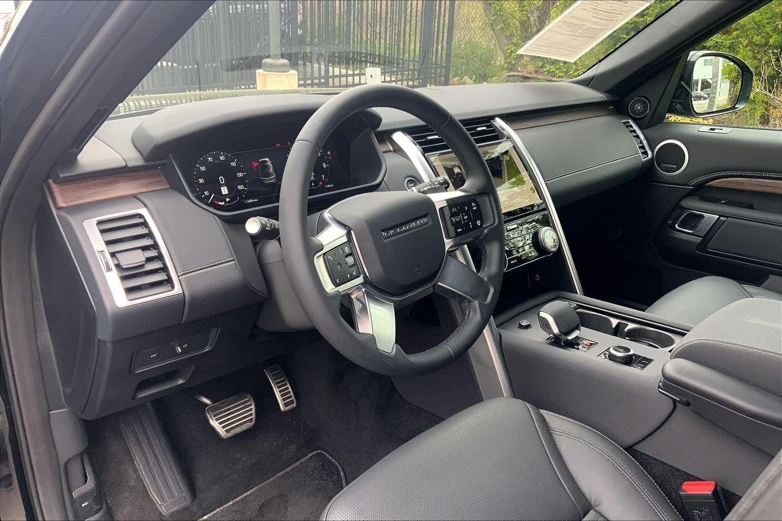 Certified Used 2025 Santorini Black Metallic Land Rover Dynamic SE image 17