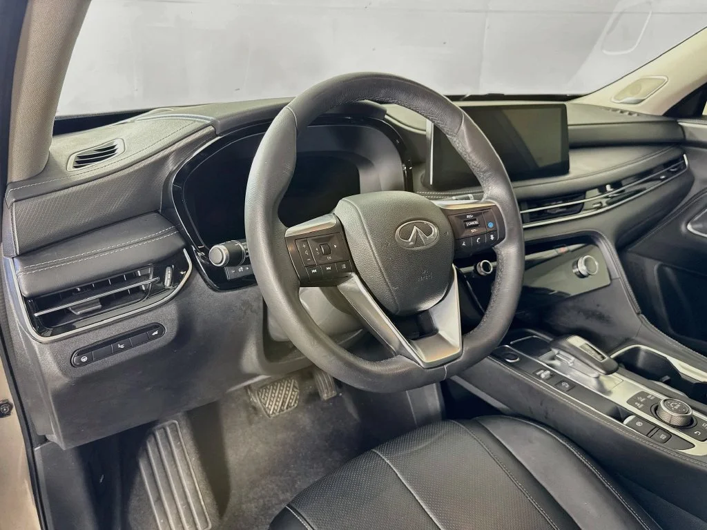 Certified Used 2022 Silver INFINITI LUXE image 11