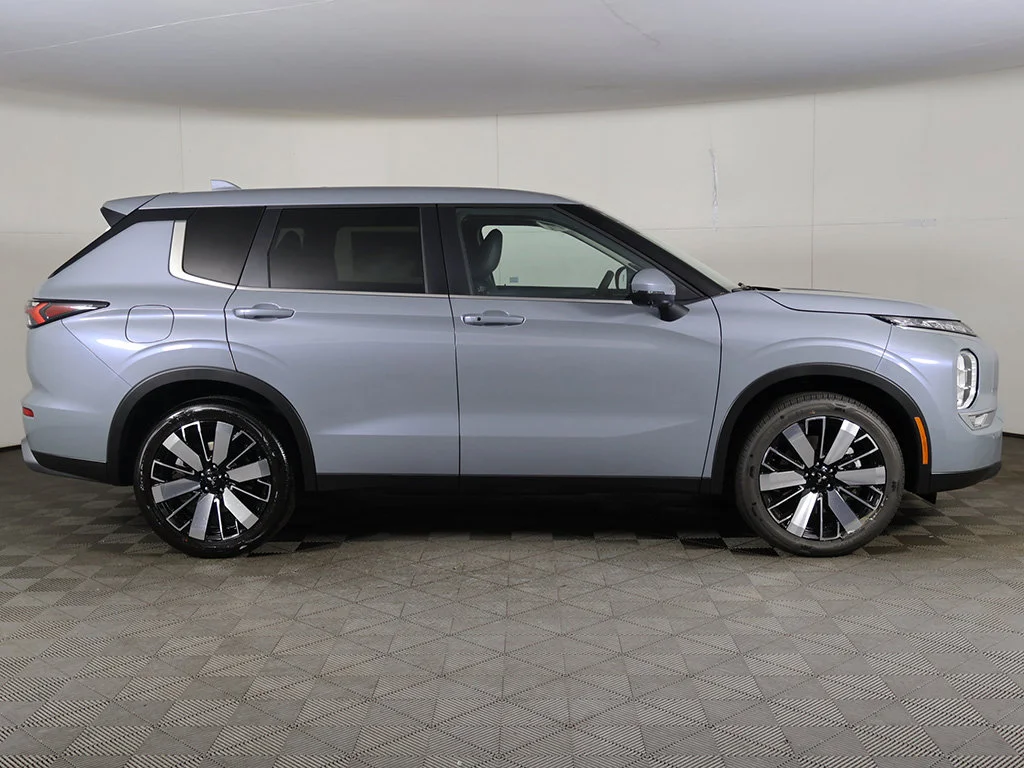 New 2026 Gray Mitsubishi SE image 20