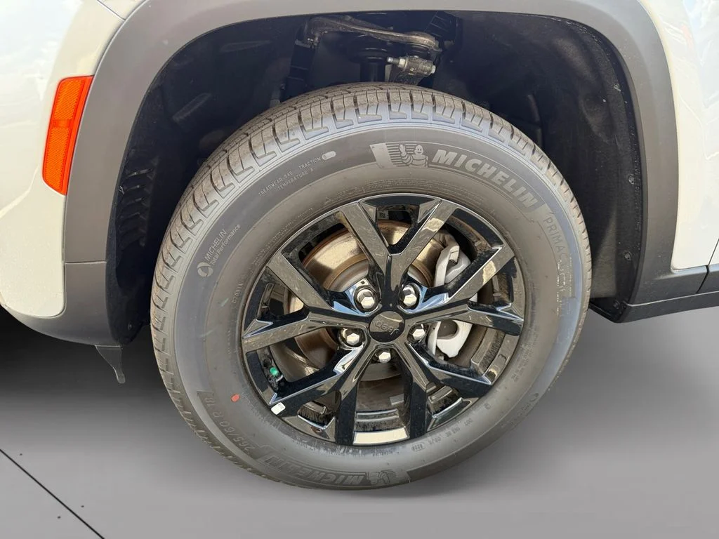 New 2026 Silver Zynith Jeep Altitude image 9