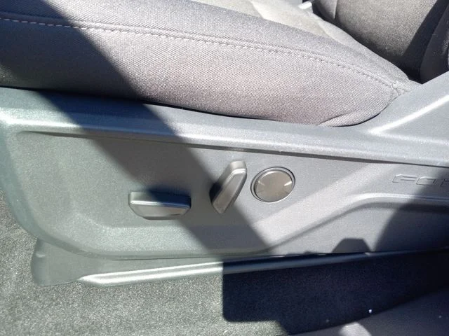 New 2026 Carbonized Gray Metallic Ford XLT image 12