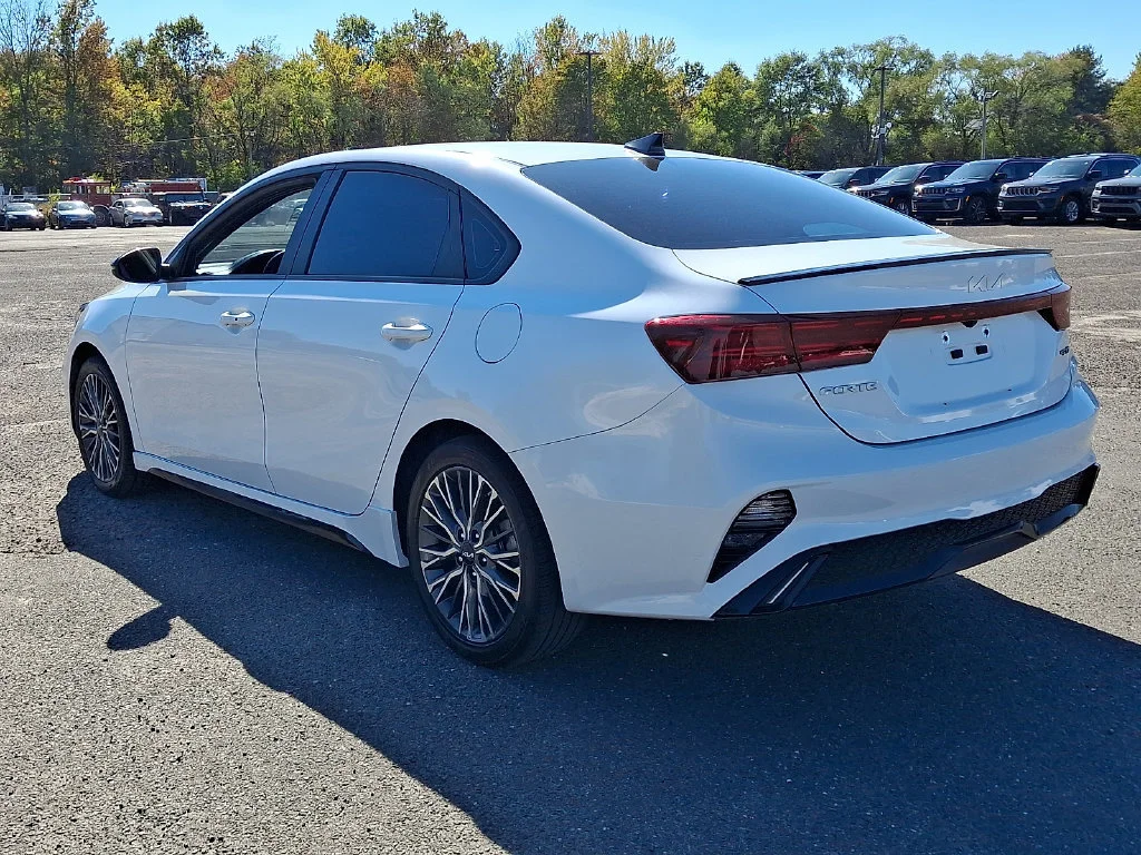 Used 2024 White Kia GT-Line image 8