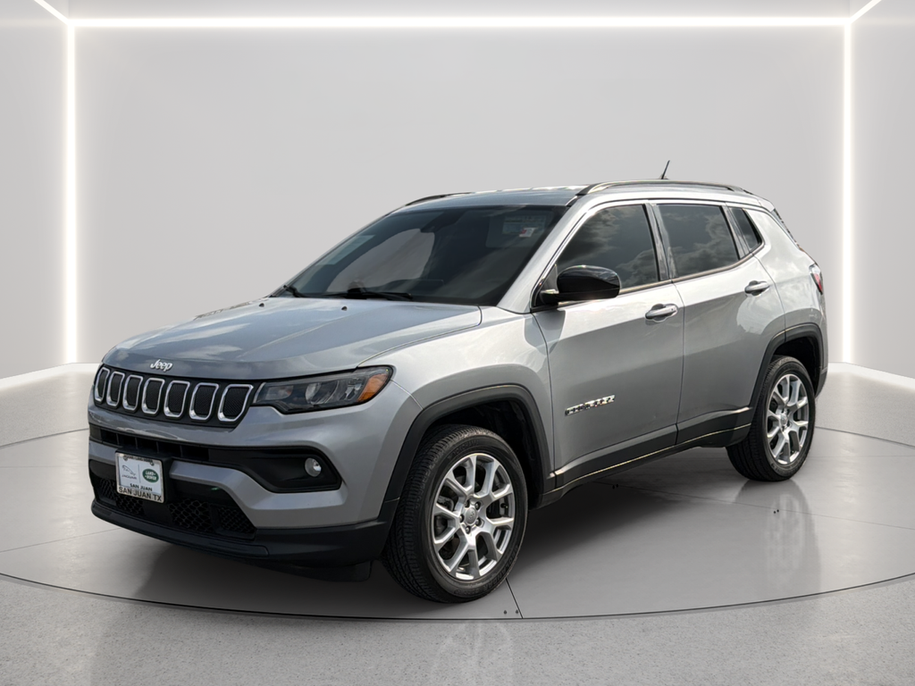 Used 2022 Silver Jeep Latitude Lux image 12