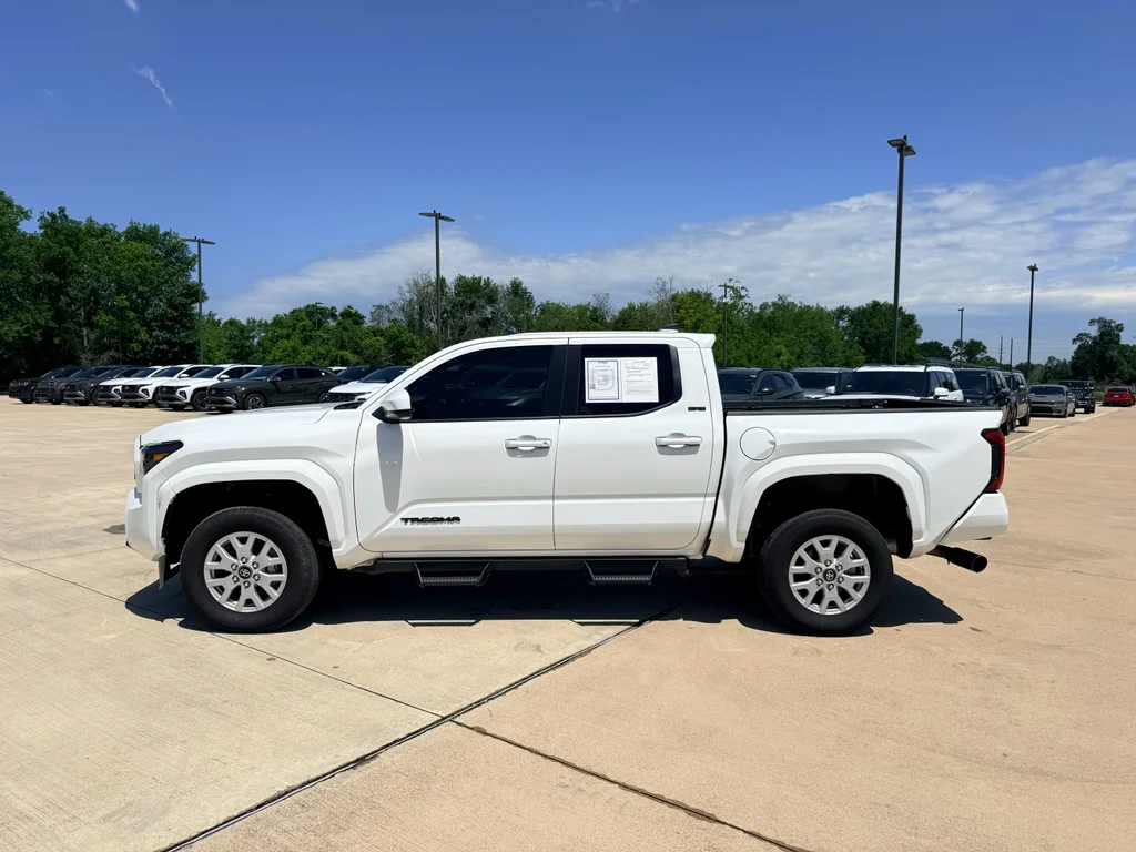 Used 2025 Ice Cap Toyota SR5 image 9