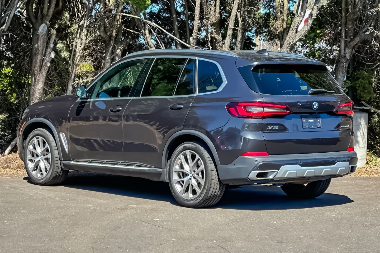 Used 2022 Gray BMW xDrive40i image 5