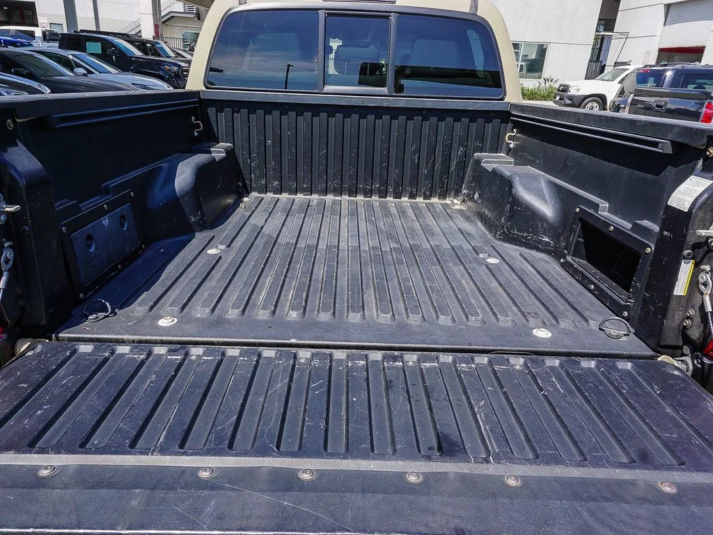 Used 2017  Toyota SR5 image 24