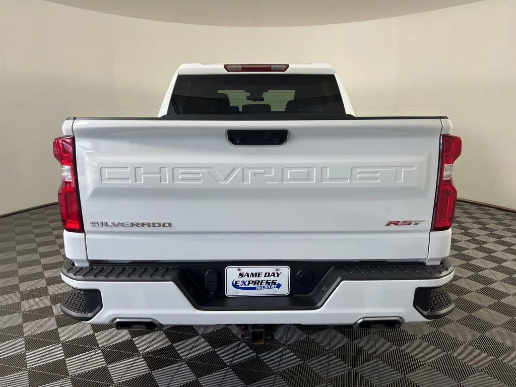 Used 2022 Summit White Chevrolet RST image 25