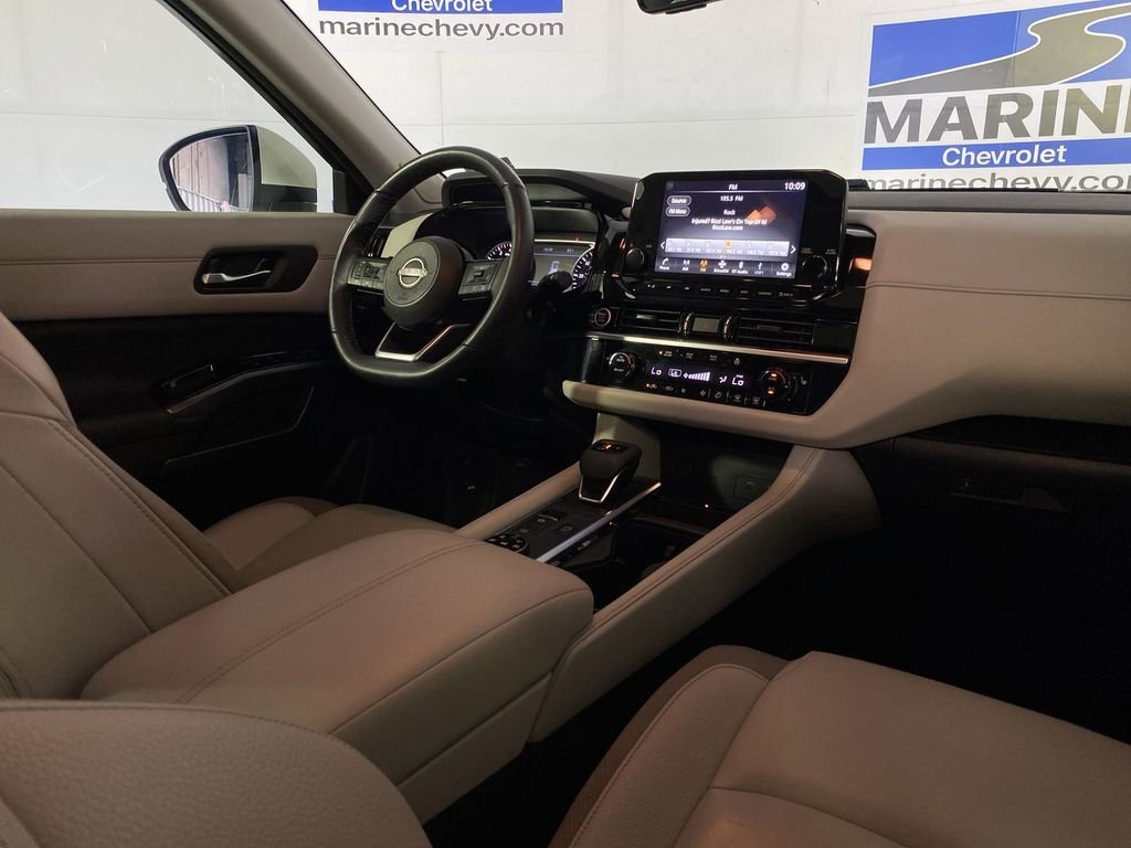 Used 2024 White Nissan SL image 27