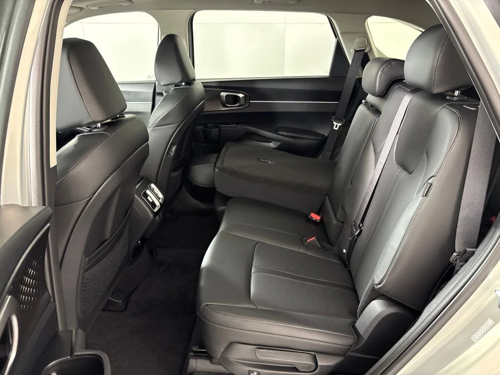 New 2026 Ivory Silver Kia S image 24