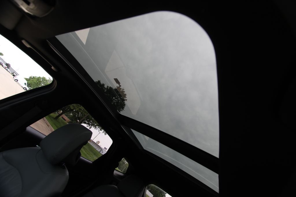Used 2023 Black Kia X-Line image 11
