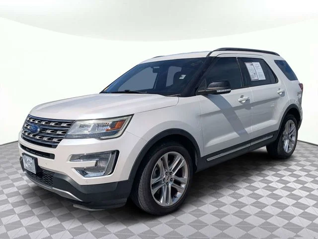 Used 2017 White Ford XLT image 6
