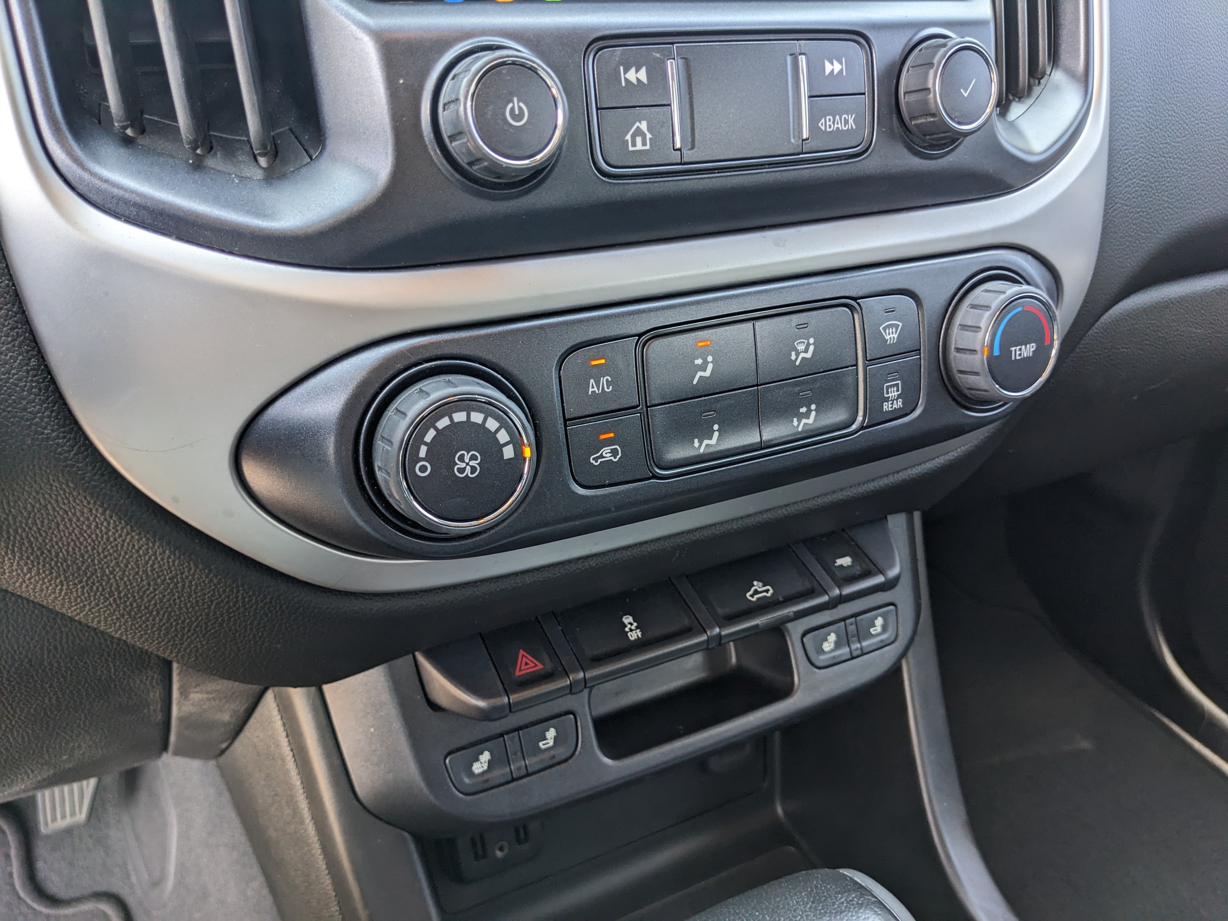 Used 2019 Shadow Gray Metallic Chevrolet 4WD LT image 22
