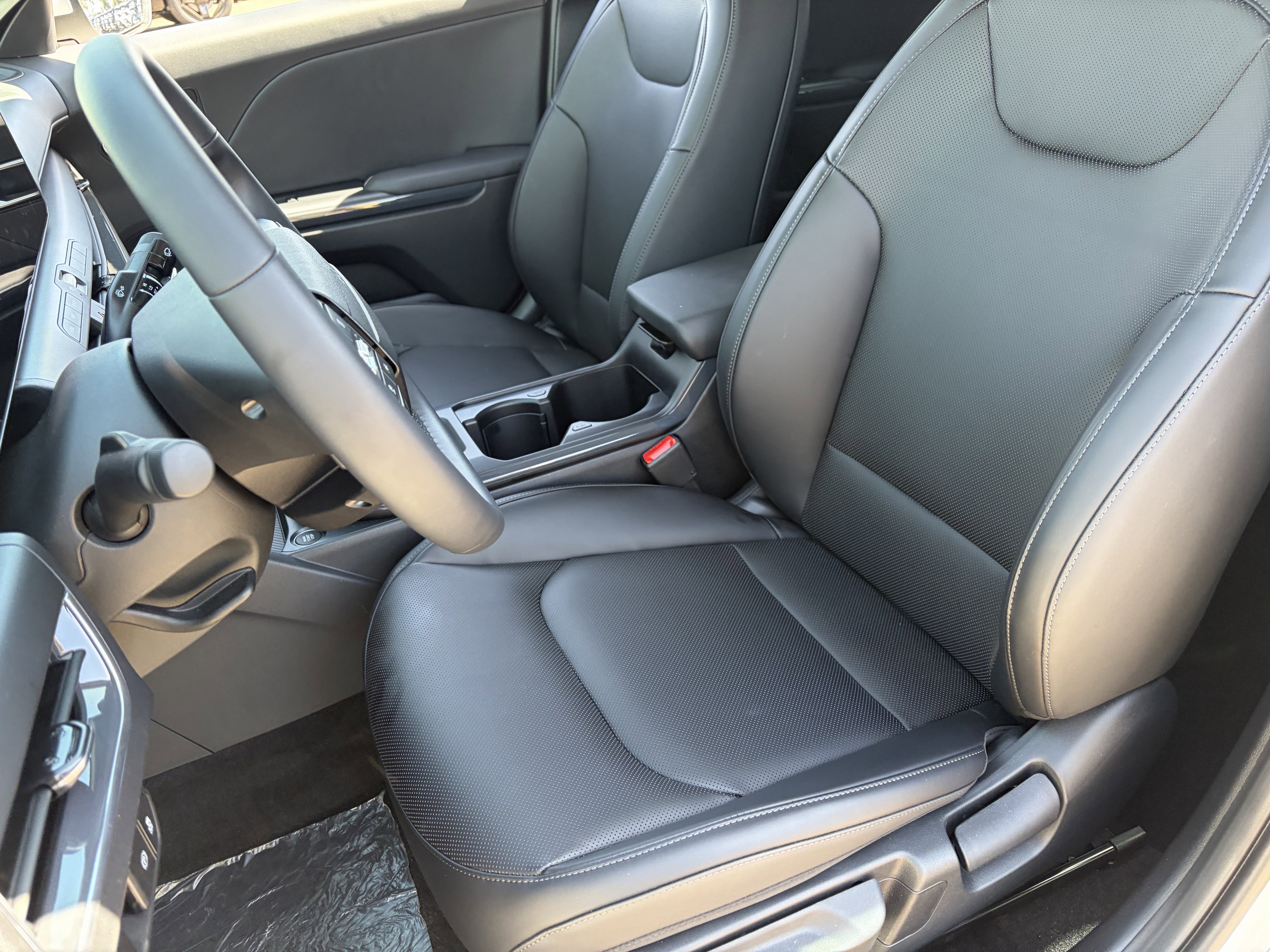 New 2026 Snow White Pearl Kia EX image 18