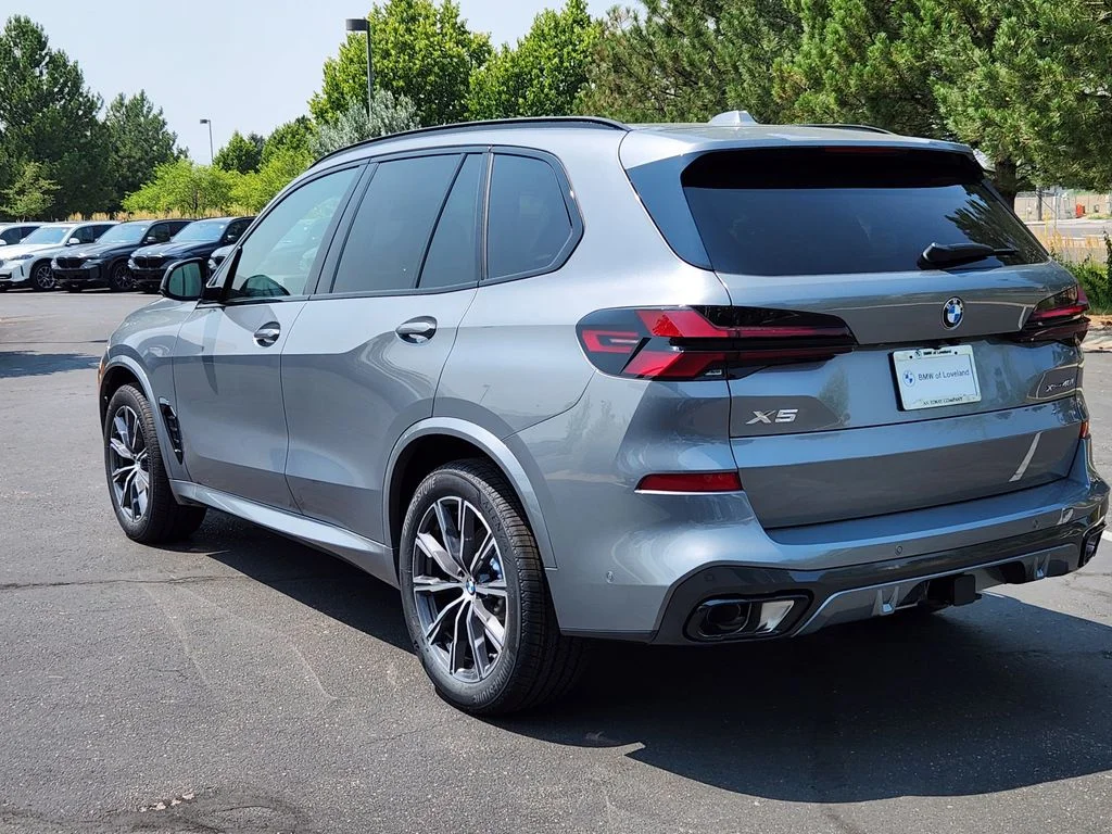 New 2026 Skyscraper Grey Metallic BMW xDrive40i image 3