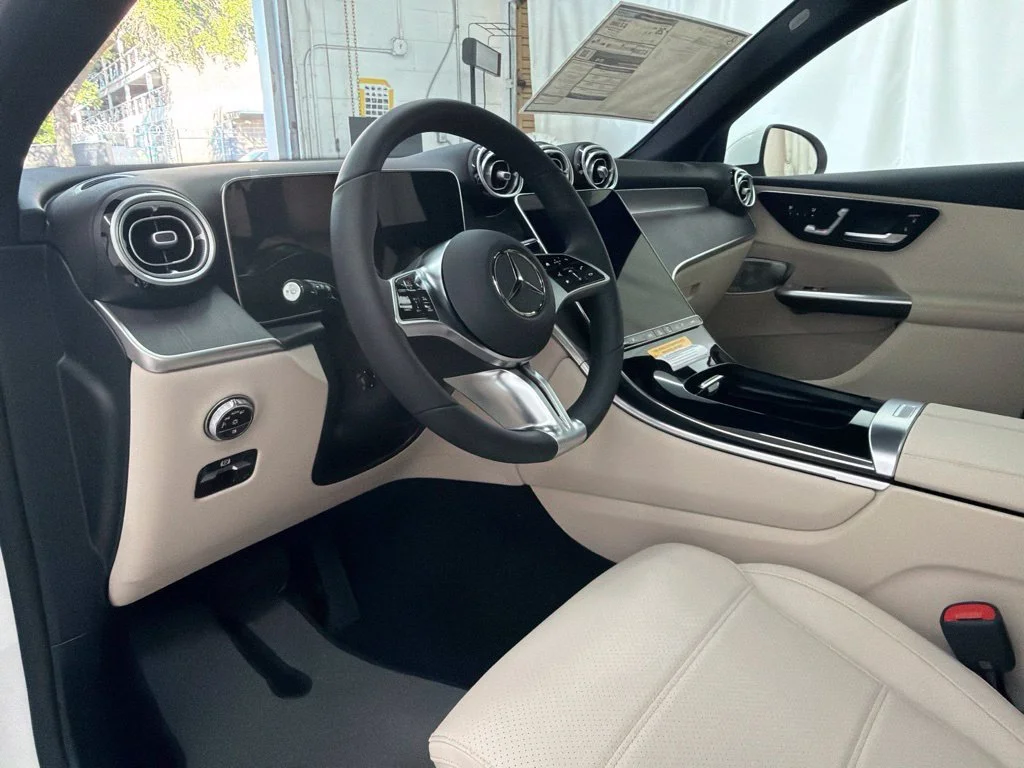 New 2027 White Mercedes-Benz GLC 300 image 13