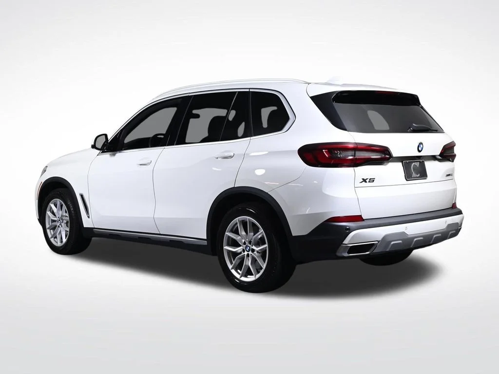 Used 2022 White BMW xDrive40i image 3