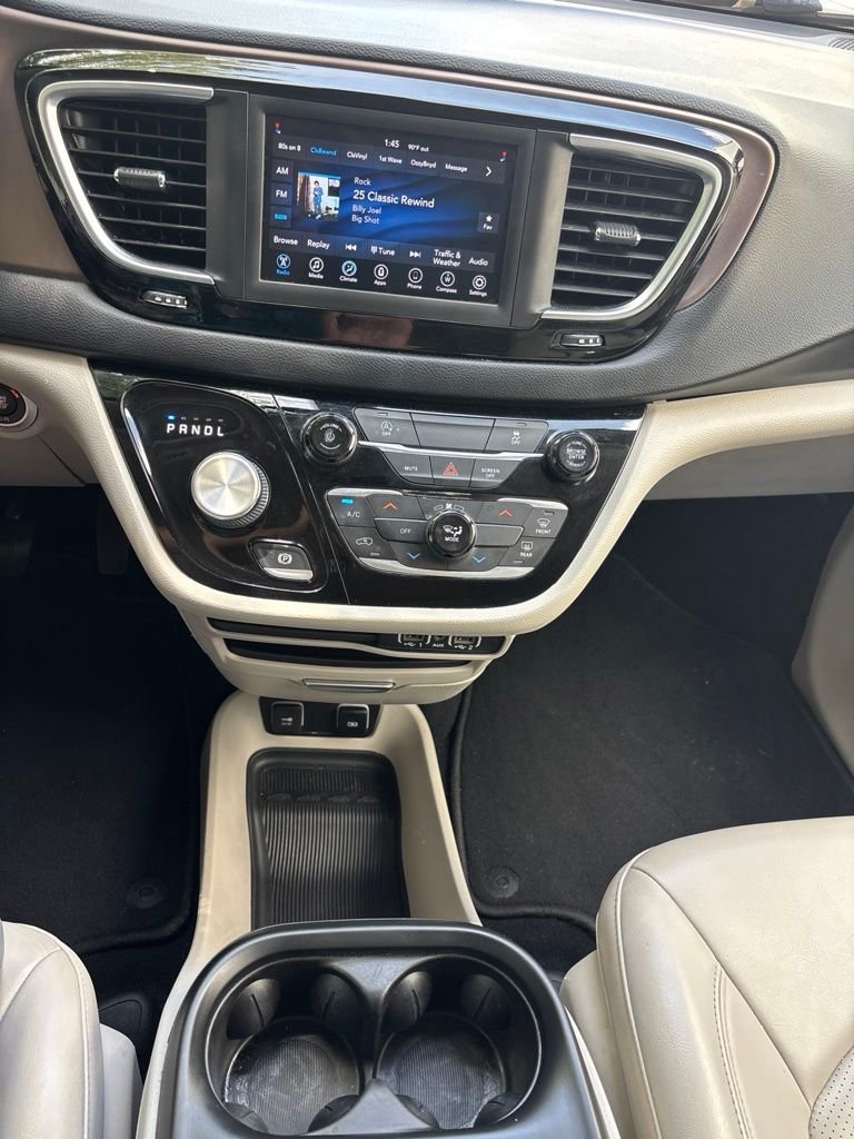 Used 2021 Silver Chrysler LXI image 19