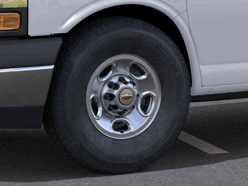 New 2026 Summit White Chevrolet WT image 9