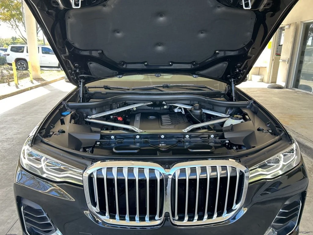 Used 2019 Black BMW xDrive40i image 12