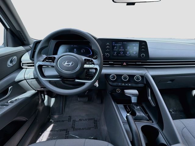 Used 2025 White Hyundai SE image 21