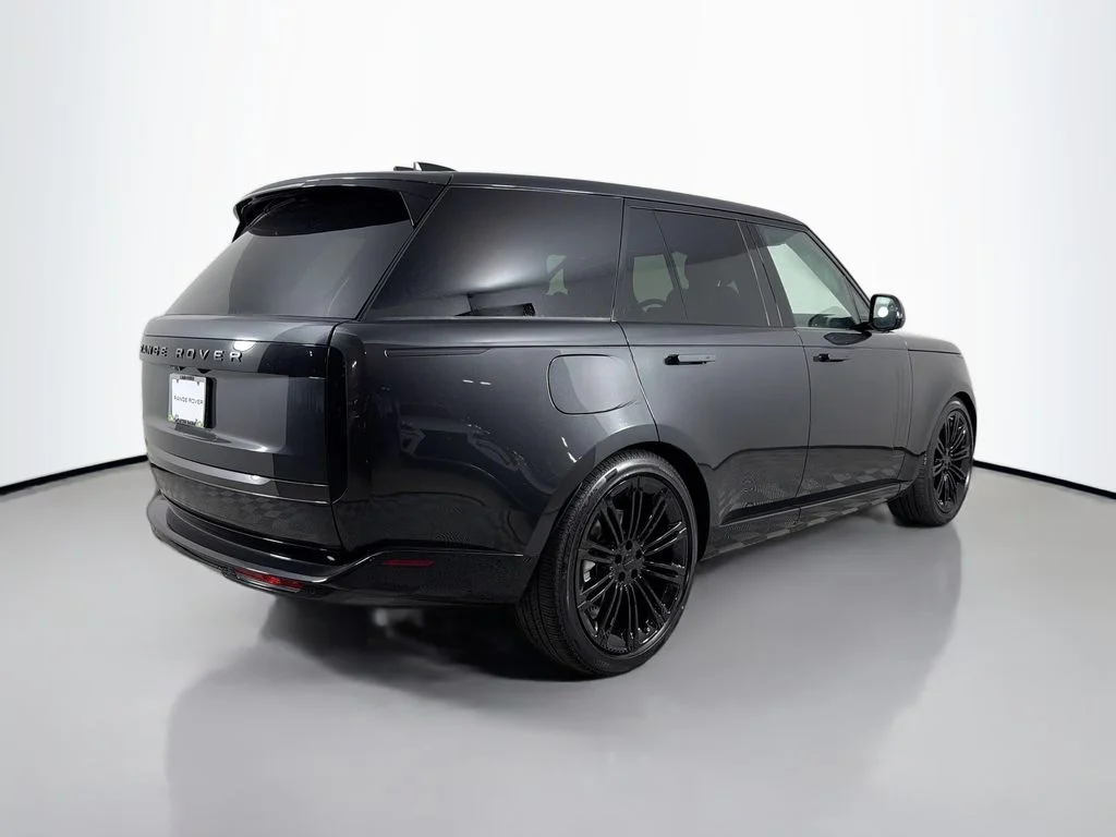 New 2026 Carpathian Grey Land Rover SE image 5