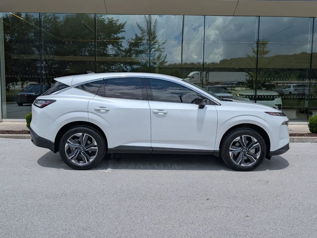 Used 2025 White Nissan SV image 8