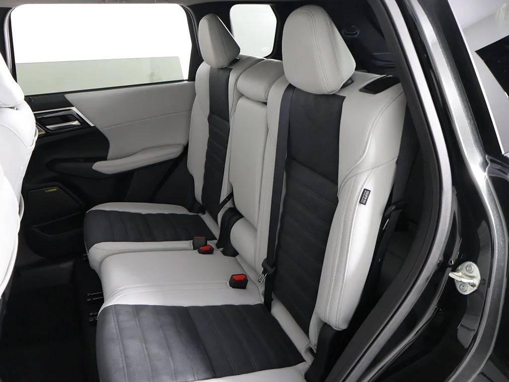 2025 Mitsubishi Outlander SE - Photo 35