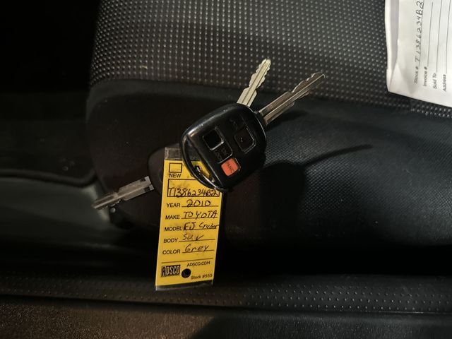 Used 2010  Toyota Base image 33