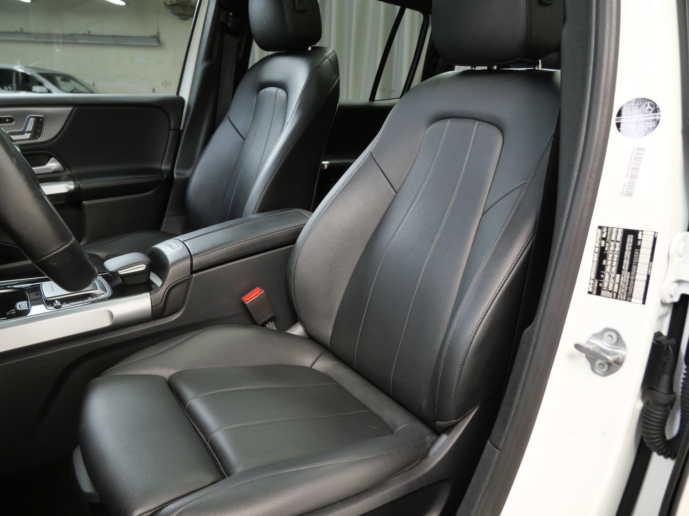 Certified Used 2021 Polar White Mercedes-Benz GLB 250 image 3