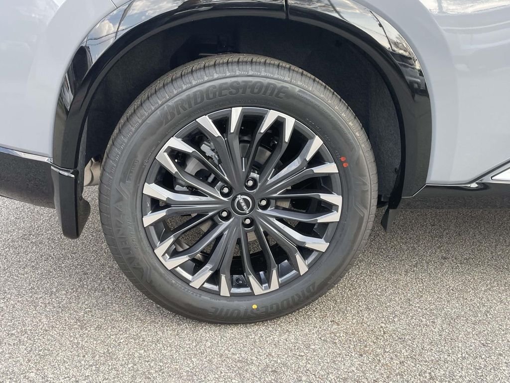 New 2026 Boulder Gray Pearl / Super Black Two-tone Nissan Platinum image 7