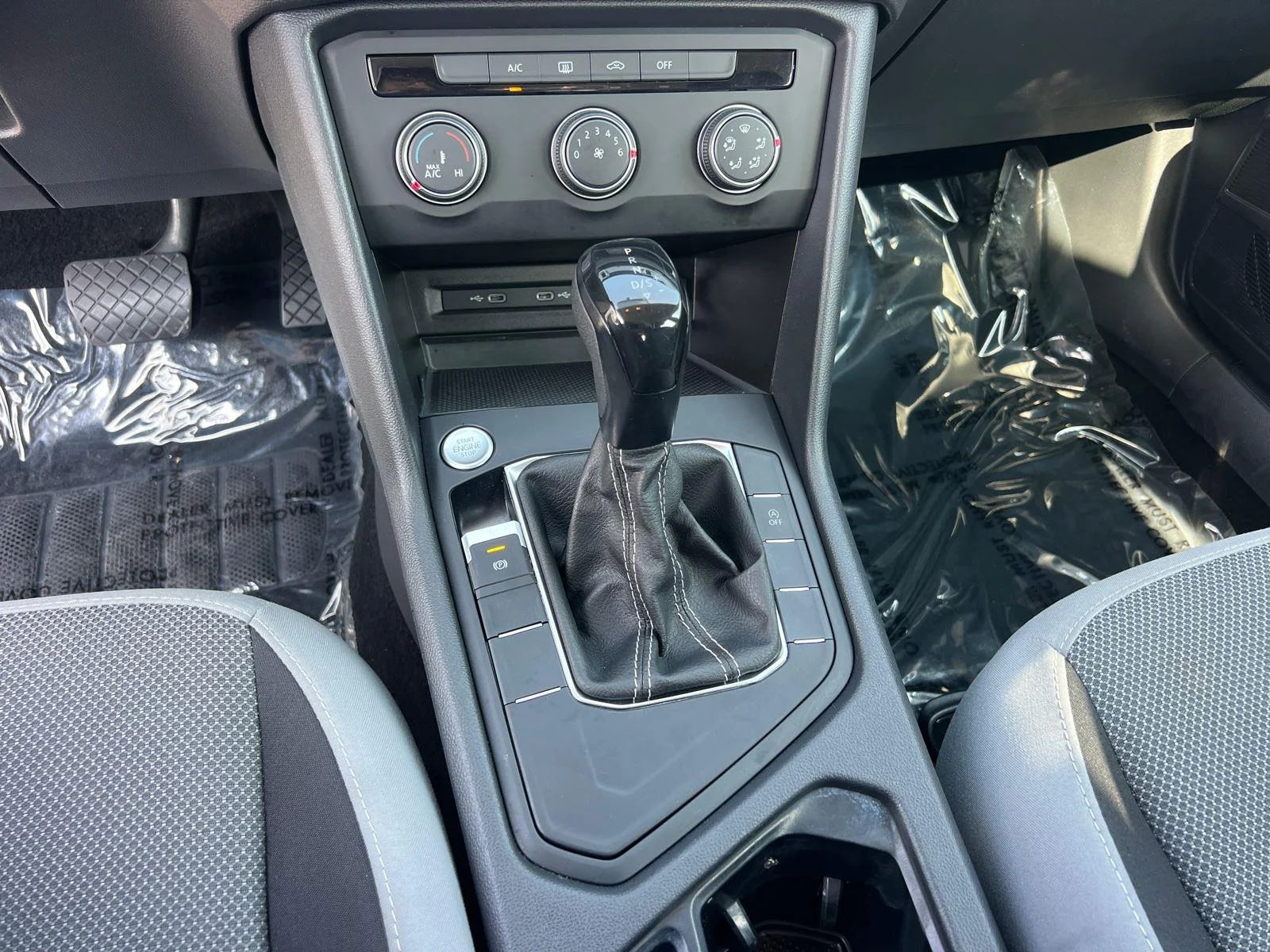 Used 2022 BLACK Volkswagen S image 30