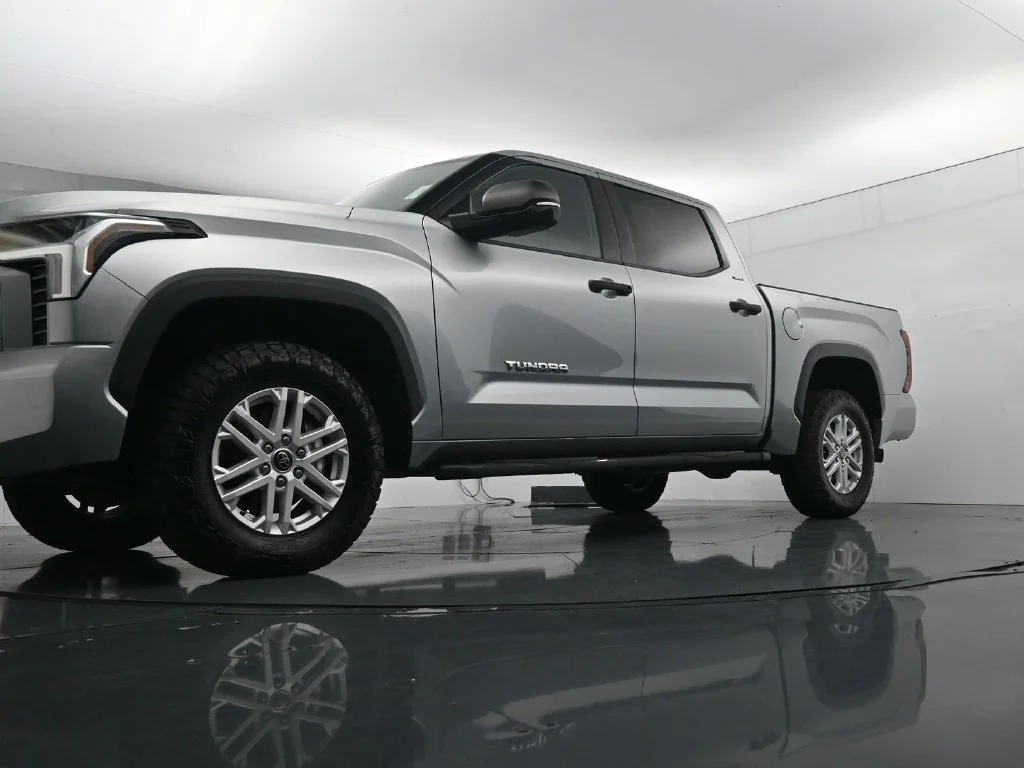 Used 2022 Silver Toyota SR5 image 33