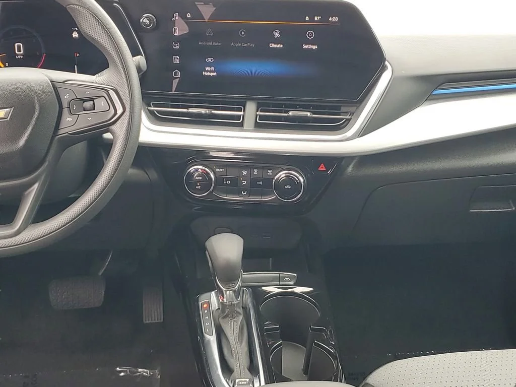 Used 2024 Summit White Chevrolet LT image 15