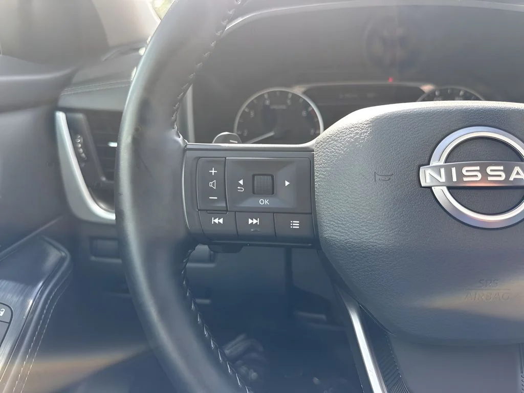 Used 2025 Silver Nissan SV image 14