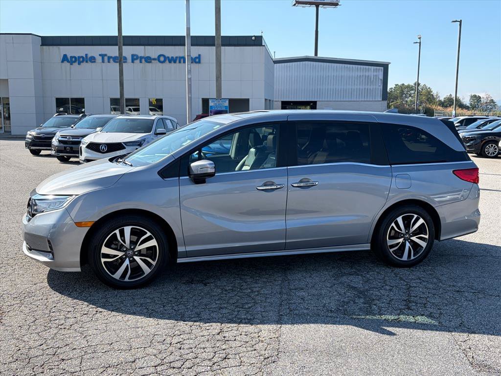 Used 2024 Lunar Silver Metallic Honda TOURING image 32
