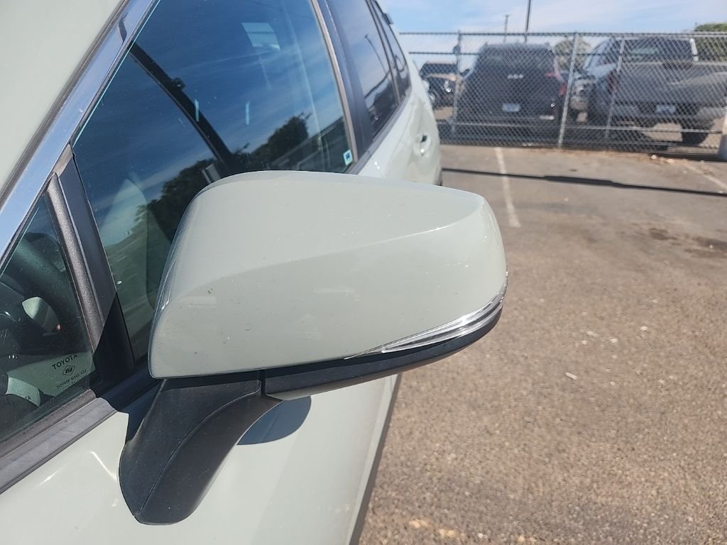Used 2021  Toyota XLE image 7