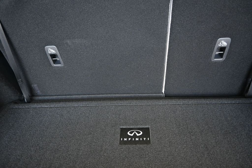New 2027 2T RAD WHT INFINITI Autograph AWD image 21