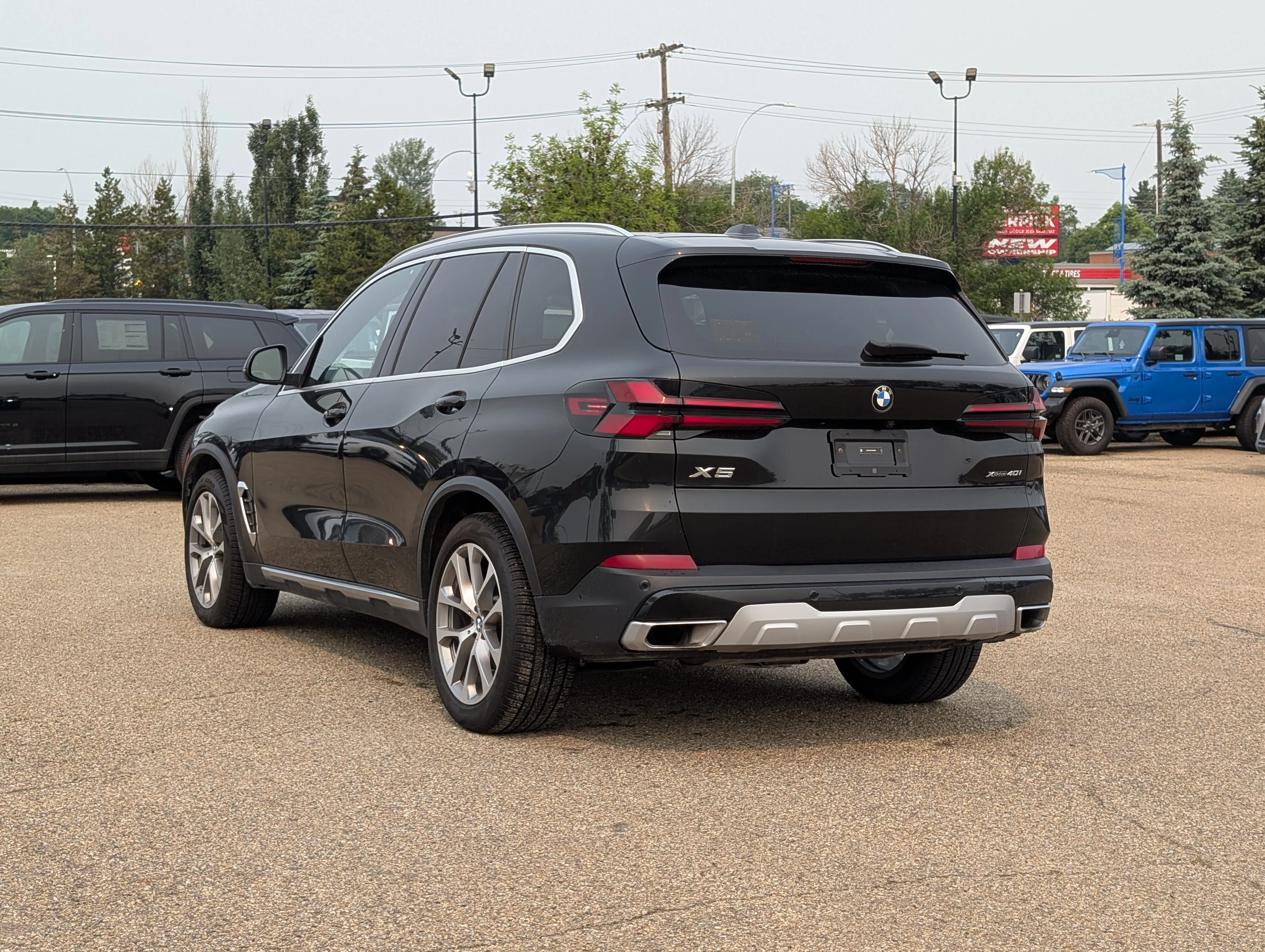 Used 2024 Black Sapphire Metallic BMW xDrive40i image 4