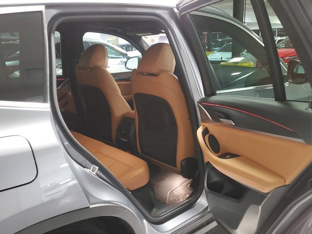 Used 2024 Gray BMW xDrive30i image 26