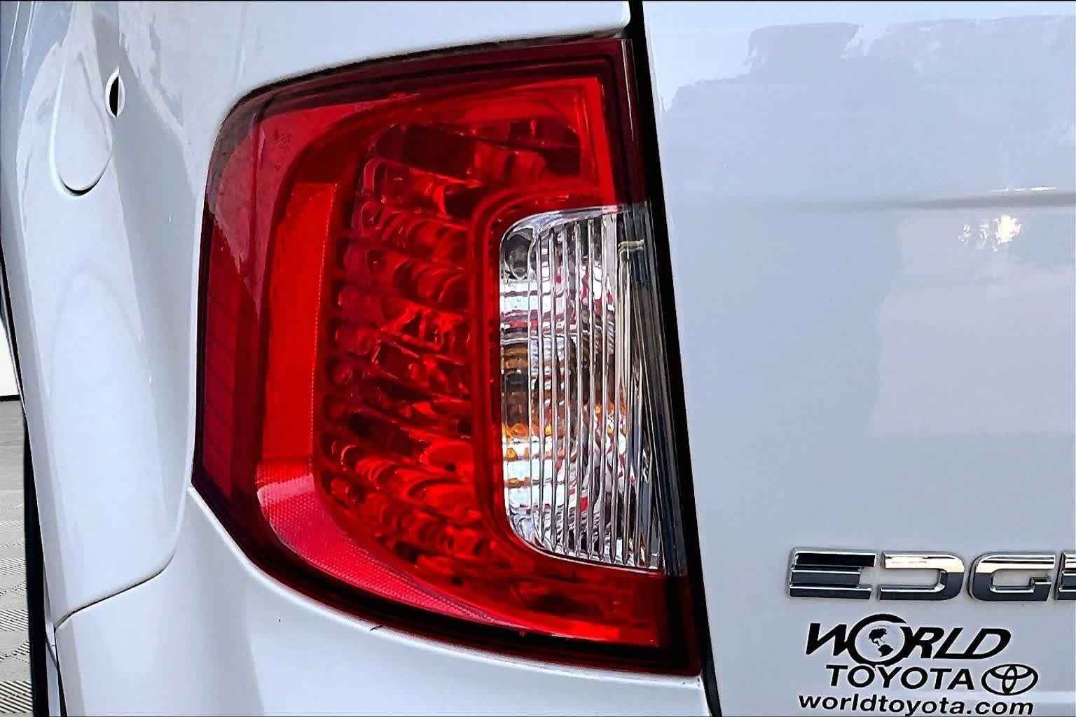 Used 2013 White Suede Ford SE image 28