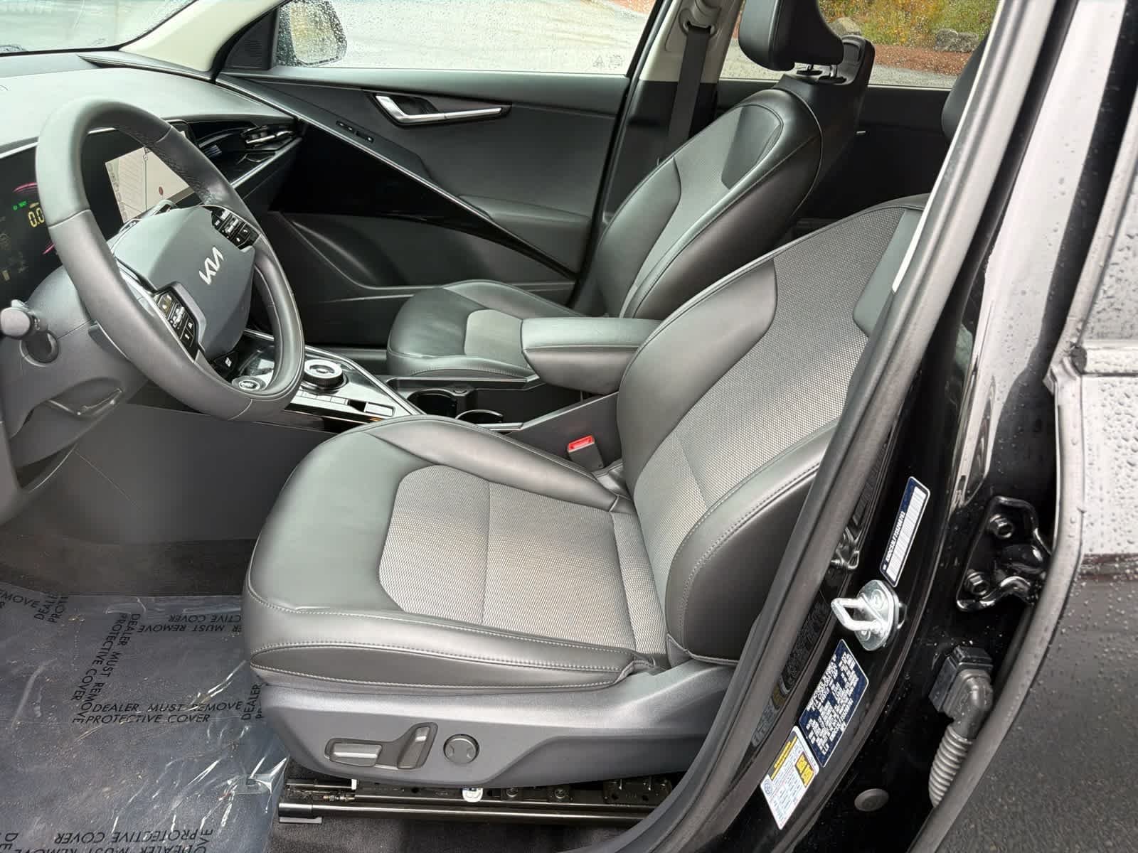 Used 2025 Aurora Black Pearl Kia EX image 4